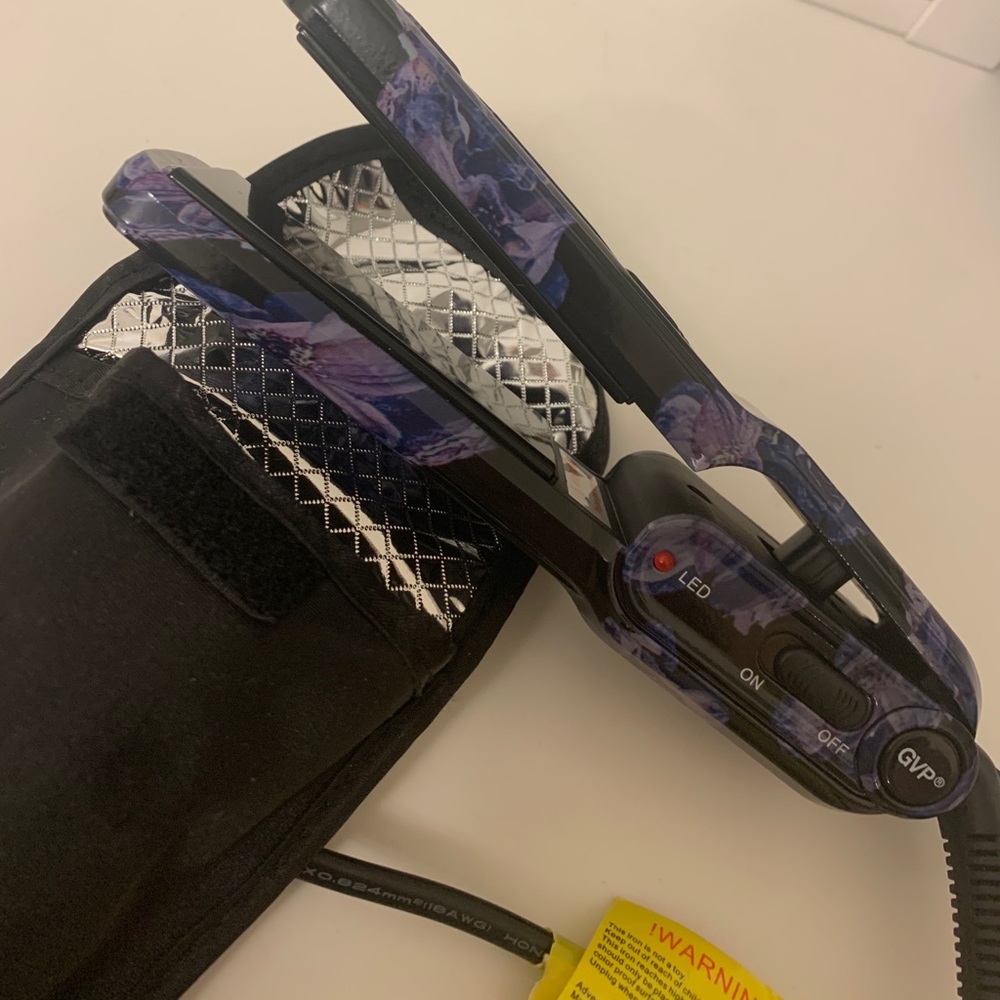 Mini travel straightener